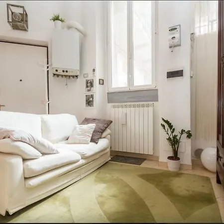 Heartwarming Studio Flat In University District Apartment