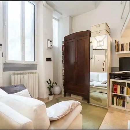 Heartwarming Studio Flat In University District