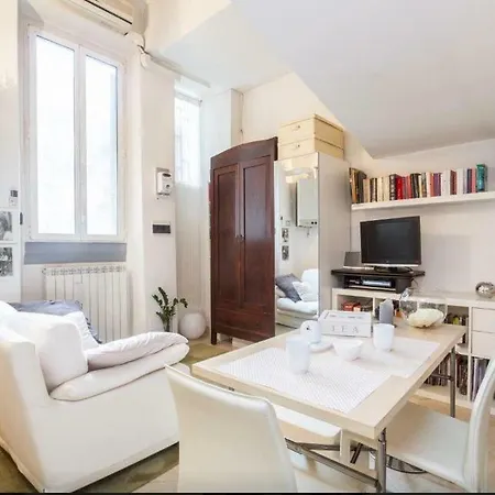 Apartment Heartwarming Studio Flat In University District