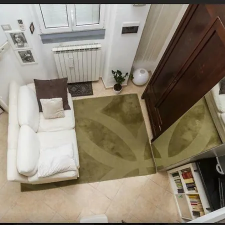 Heartwarming Studio Flat In University District Apartment