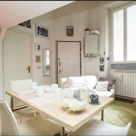 Heartwarming Studio Flat In University District